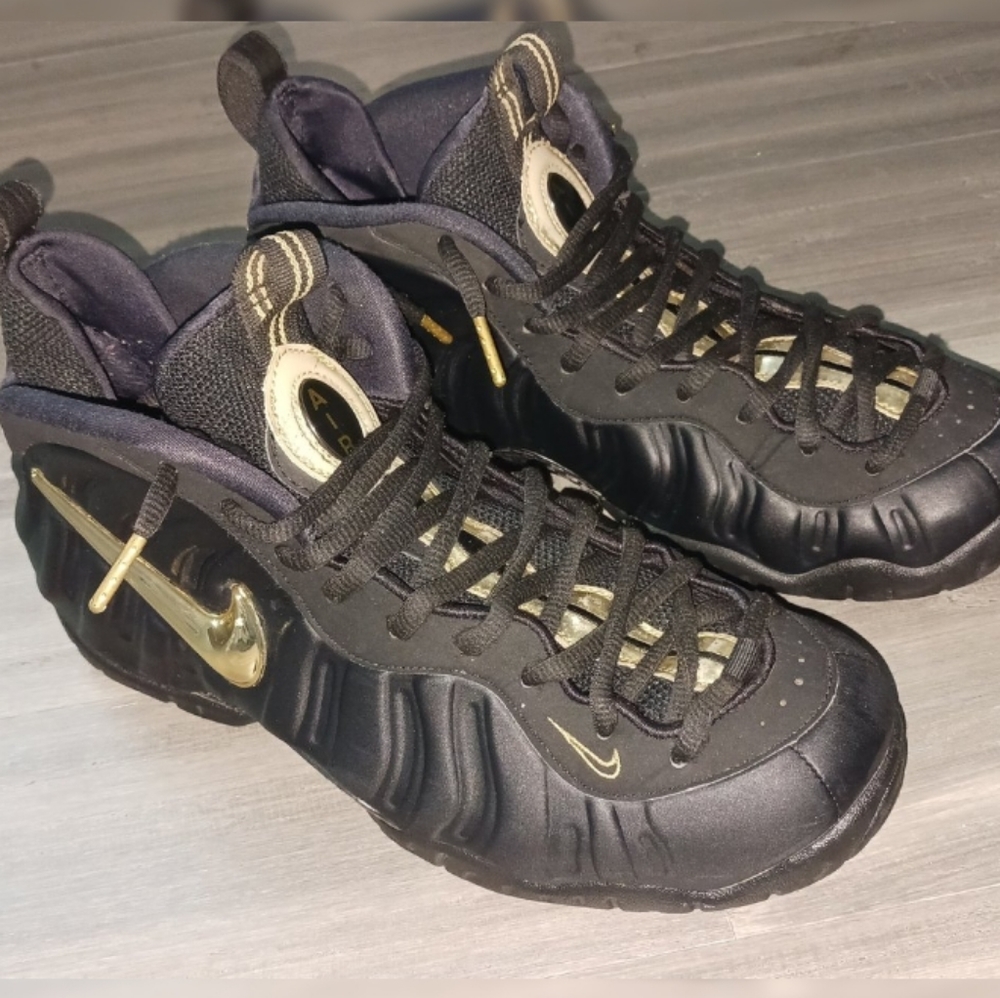 Nike Foamposite ( Black/Metallic Gold-Black ) size 10